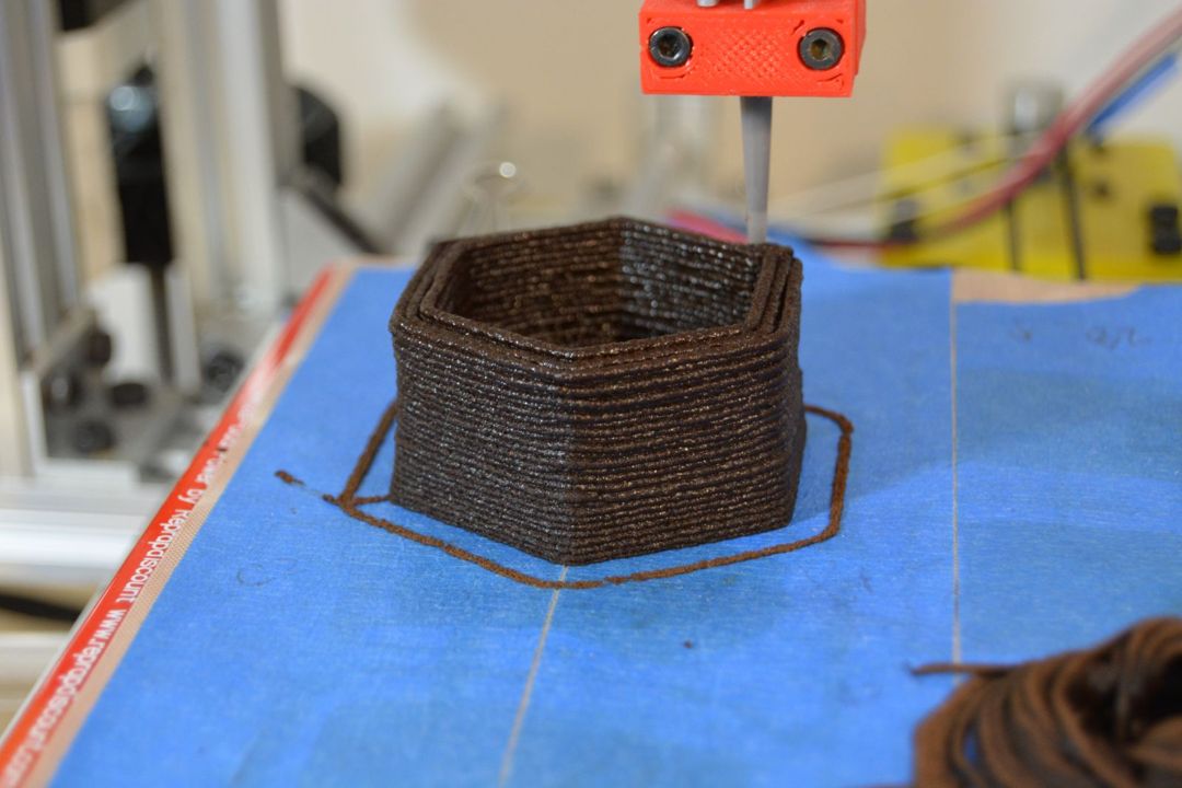 Impresso 3D com caf: Transformando a borra usada em objetos 3D com cafena