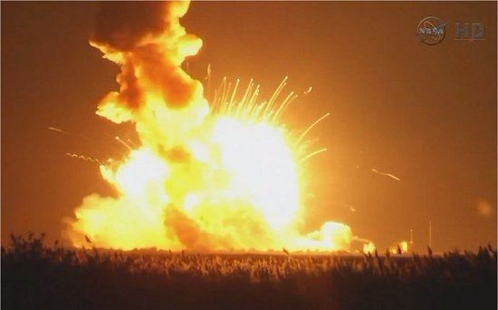 Foguete com suprimentos para ISS explode no lanamento