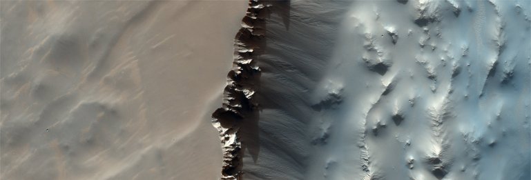 Pedras rolantes so fotografas em Marte