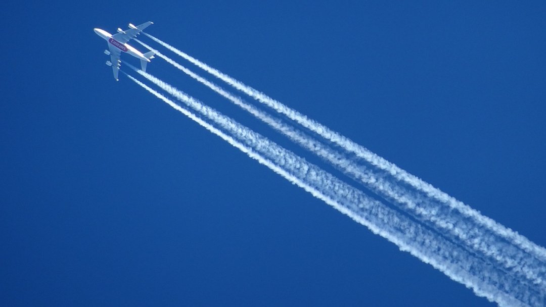 Avies modernos e mais econmicos causam mais aquecimento do que avies antigos