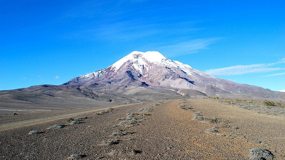 Modelos do campo gravitacional da Terra têm falha fundamental 010130240723-monte-chimborazo