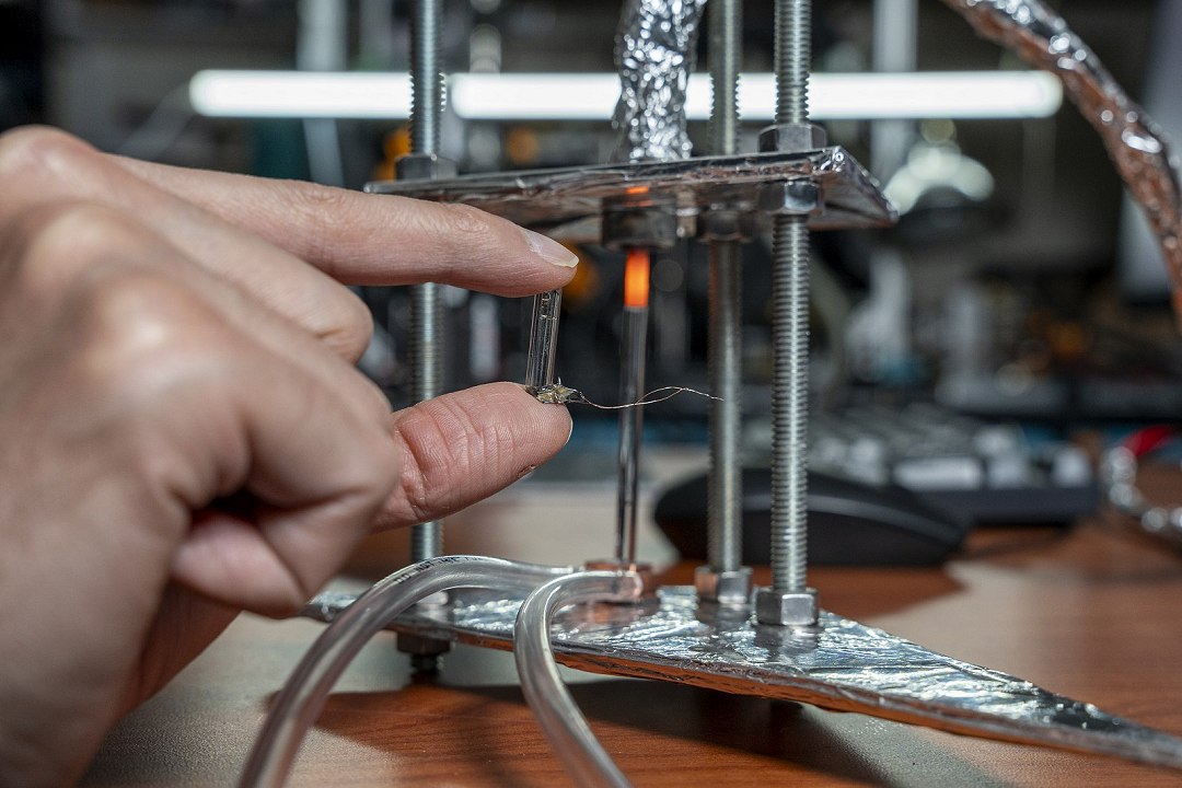 Nova tecnologia transforma calor em eletricidade desafiando o limite f?sico